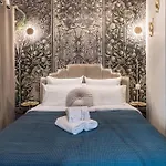 Sophie - Le Mucha - King Size Bed - Ac Hotel Paris