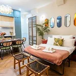 Hotel Sophie - Le Mucha - King Size Bed - Ac