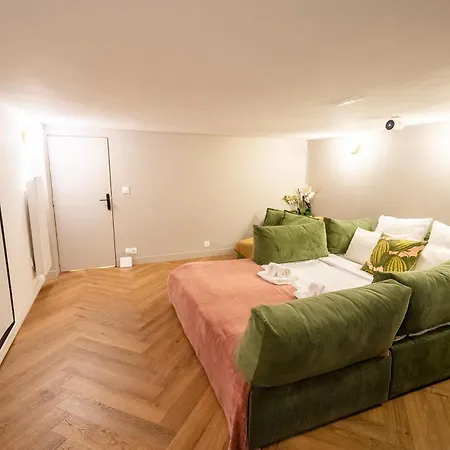 Hotel Sophie - Le Mucha - King Size Bed - Ac *
