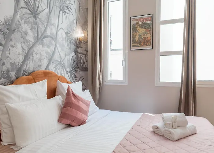 Sophie - Le Mucha - King Size Bed - Ac *