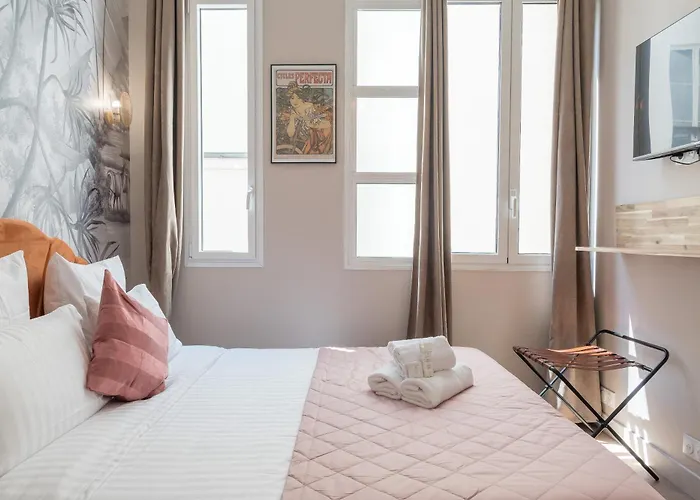Sophie - Le Mucha - King Size Bed - Ac Hotel Paris