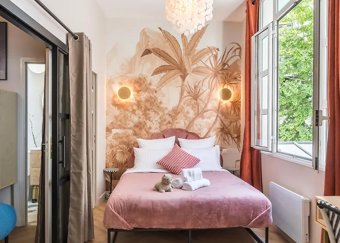 Sophie - Le Mucha - King Size Bed - Ac *
