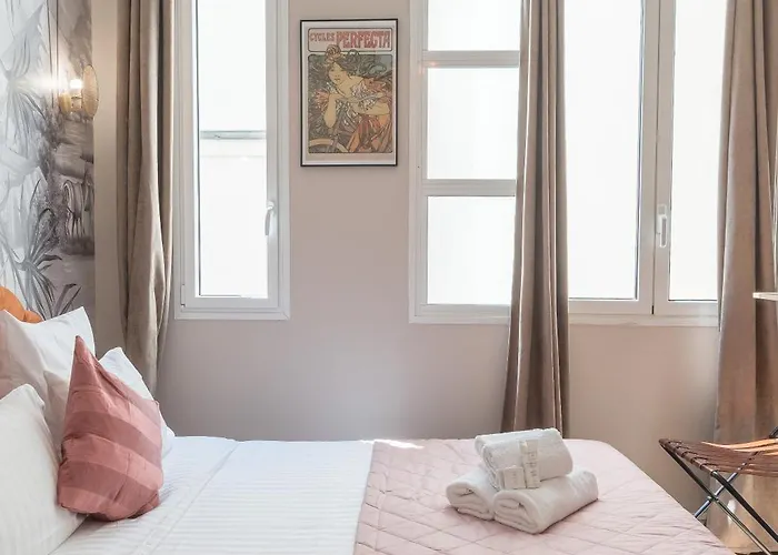 Sophie - Le Mucha - King Size Bed - Ac Hotel Paris