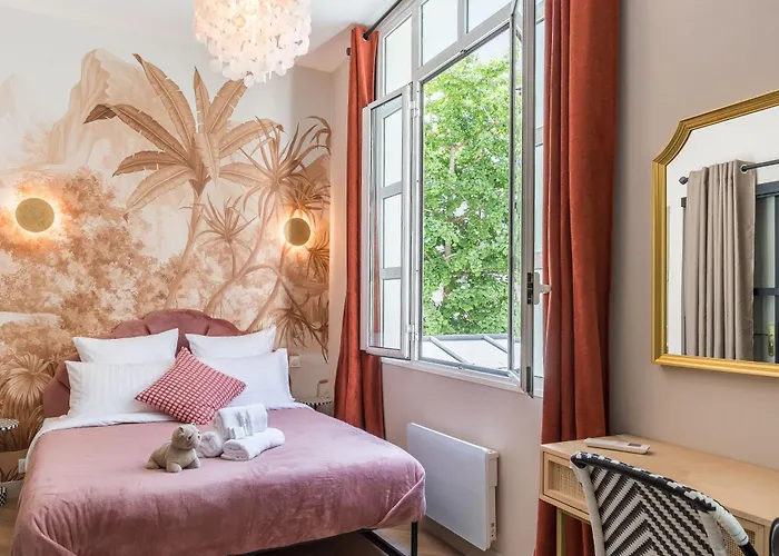Sophie - Le Mucha - King Size Bed - Ac Hotel Paris