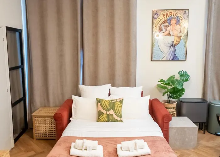 Sophie - Le Mucha - King Size Bed - Ac Hotel