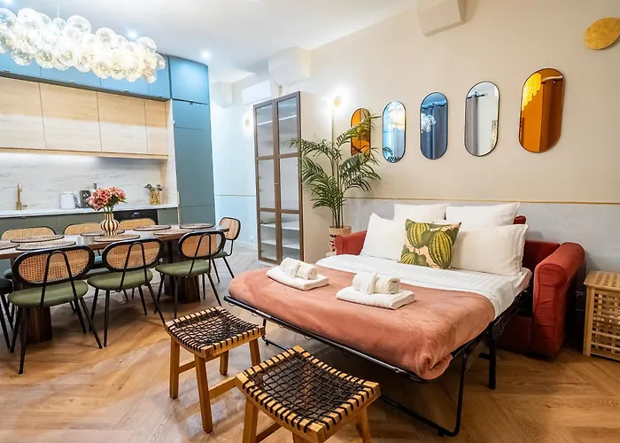 Hotel Sophie - Le Mucha - King Size Bed - Ac